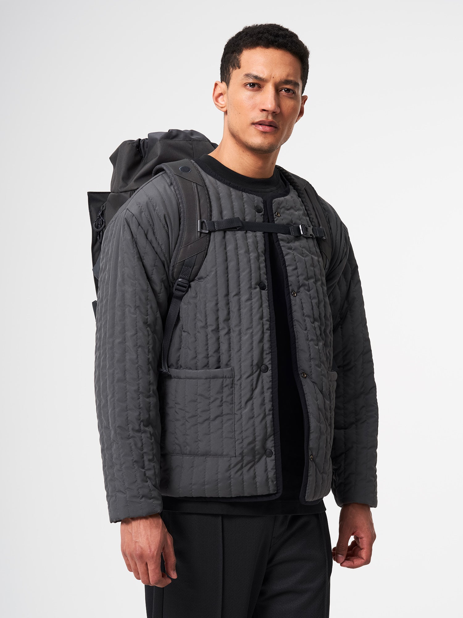 pinqponq-Blok-Medium-Deep-Anthra-model-back