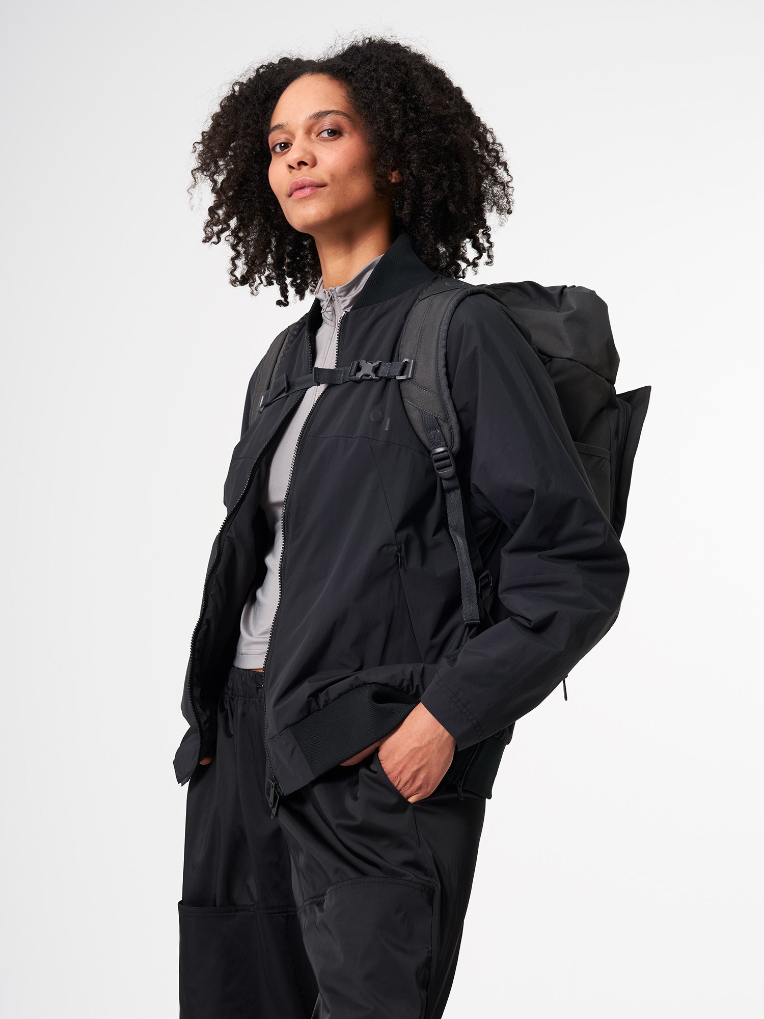 pinqponq-Blok-Medium-Deep-Anthra-model-side