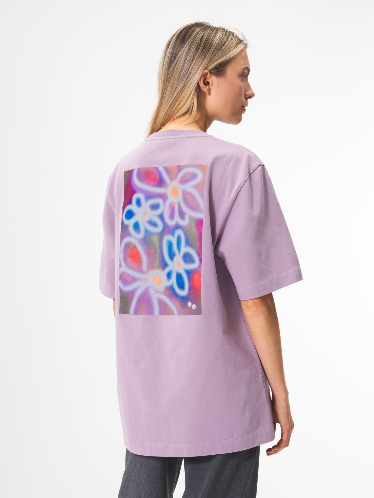 pinqponq-T-Shirt-Flower-Lilac-model-female-back