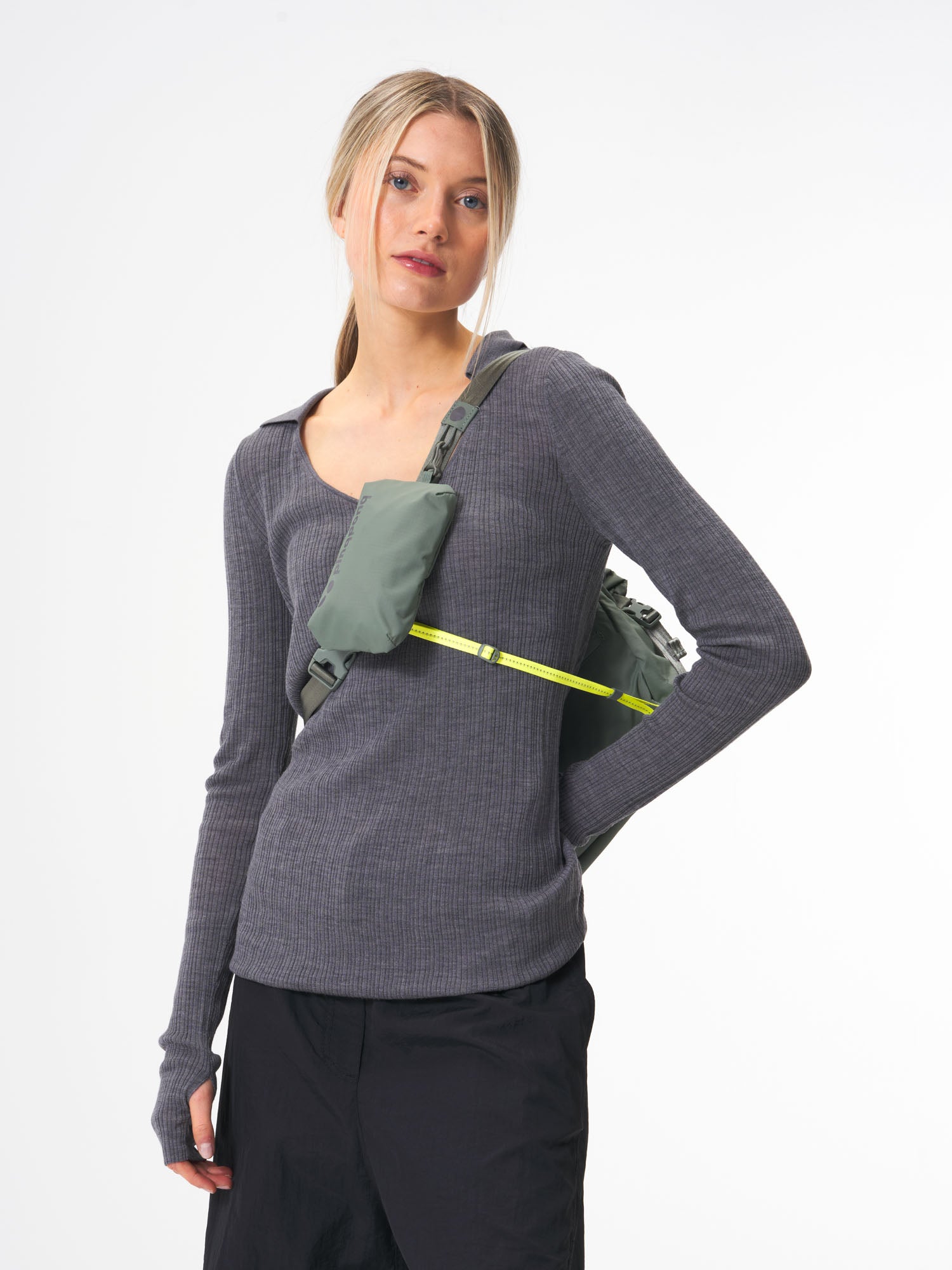 pinqponq-Aksel-Pure-Sage-model-female-back