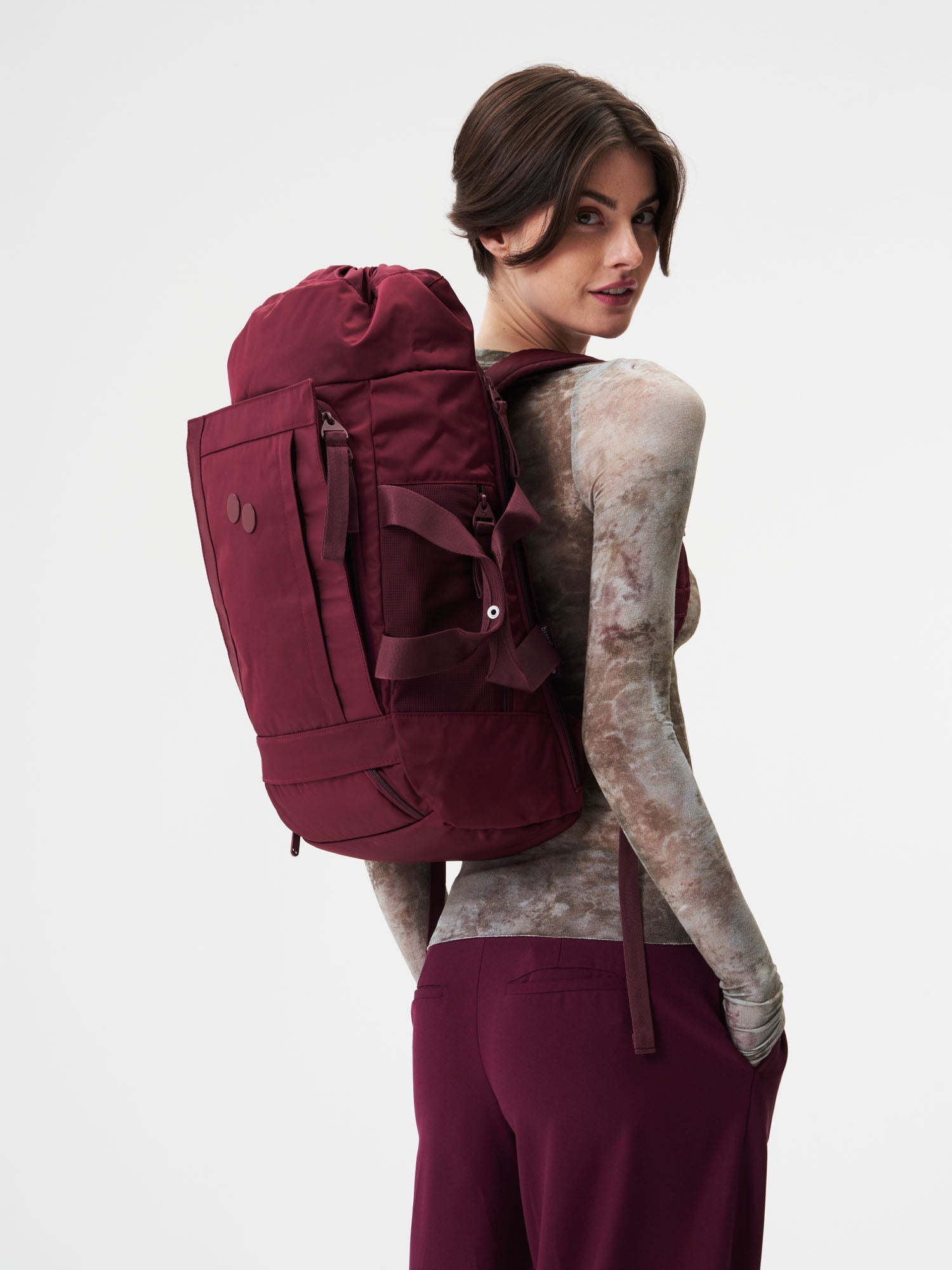 pinqponq-Blok-Medium-Changeant-Glazed-Red-model-front