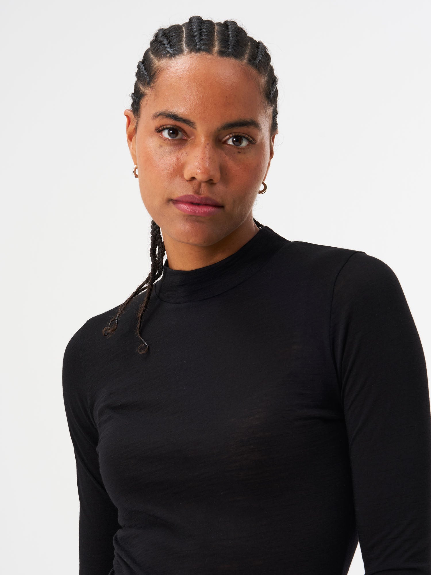 pinqponq-Mockneck-Longsleeve-Merino-Women-Sheep-Black-model-front-detail