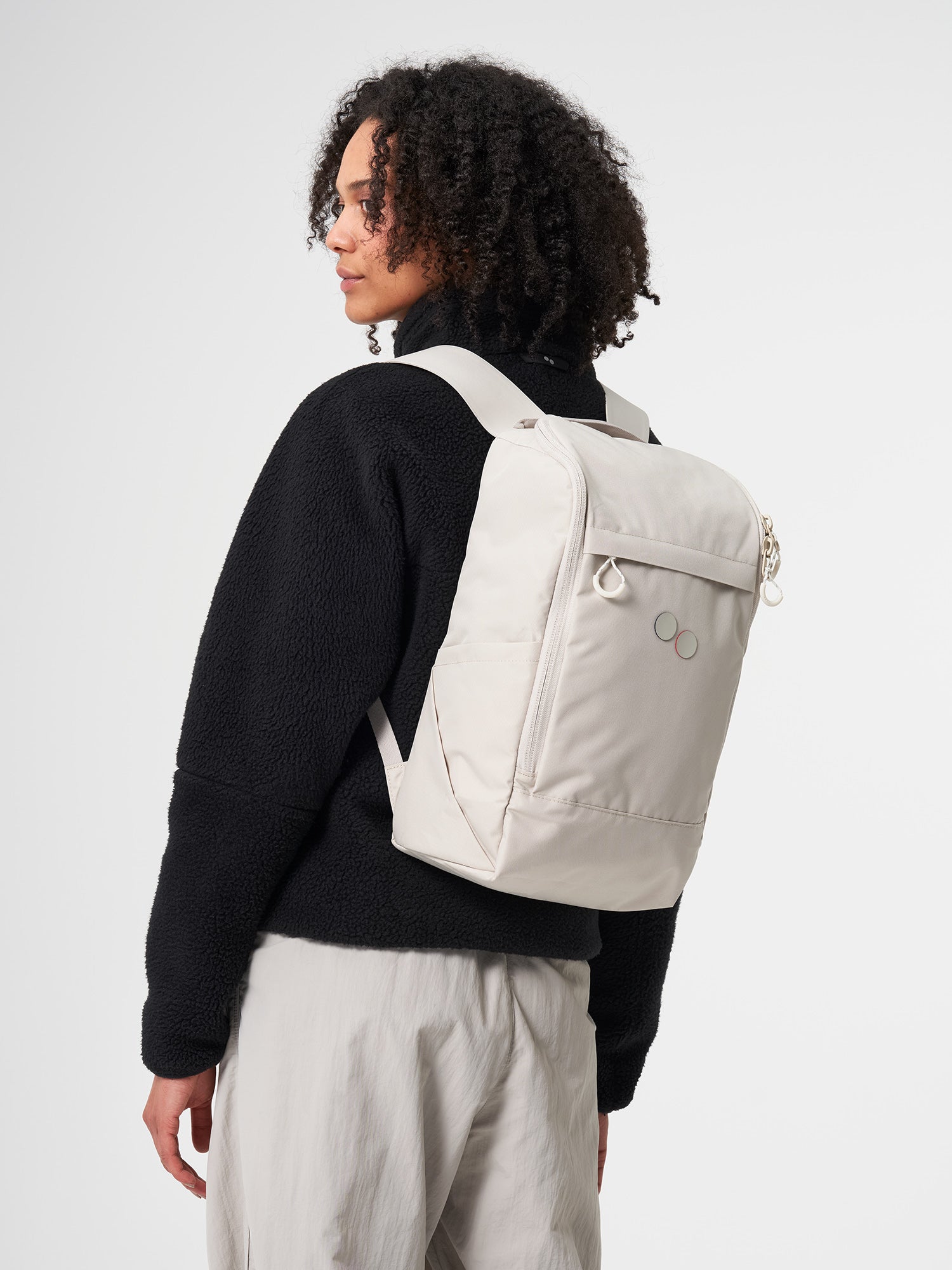pinqponq-Purik-Cliff-Beige-model-front