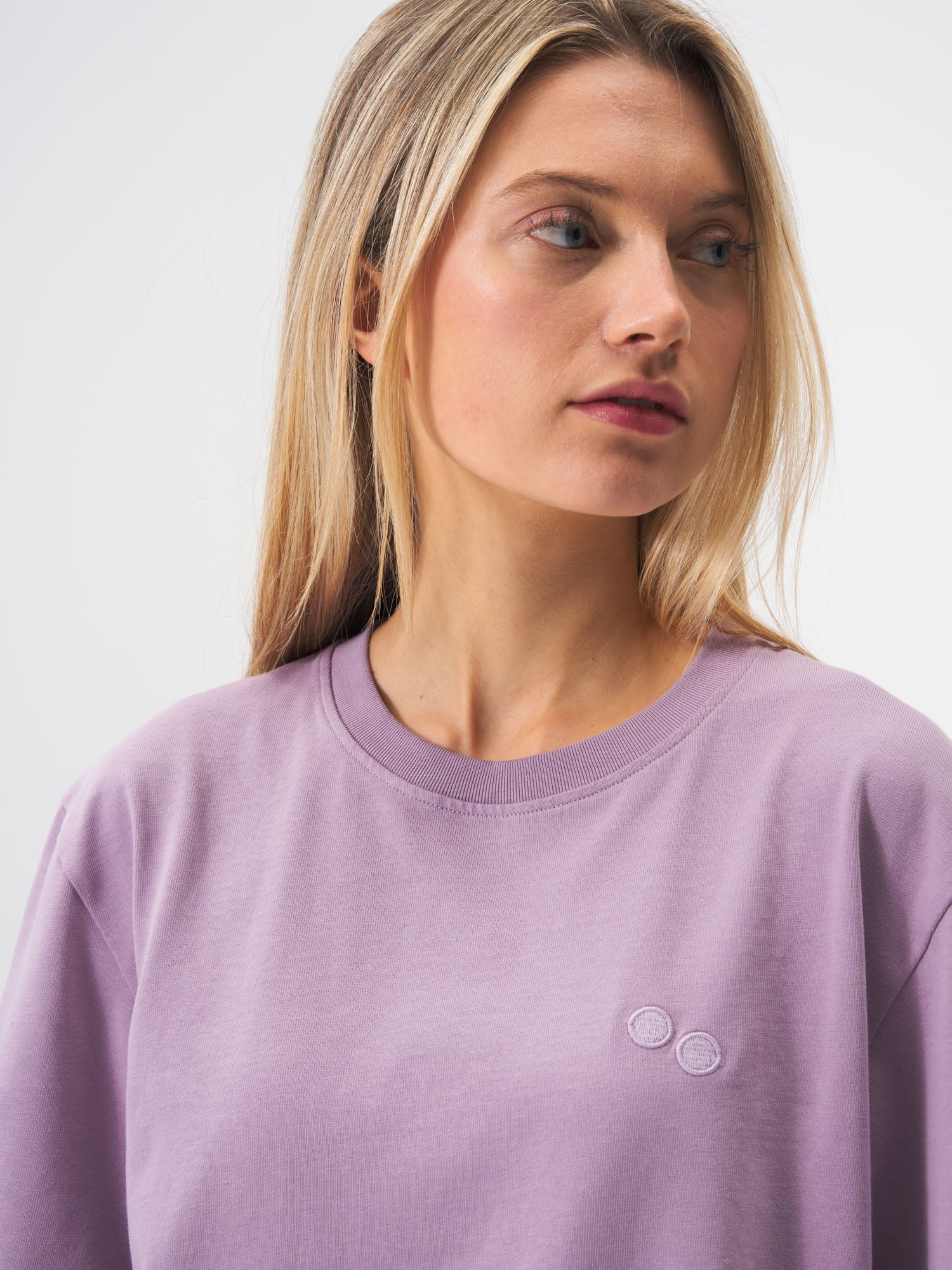 pinqponq-T-Shirt-Flower-Lilac-model-female-front-detail