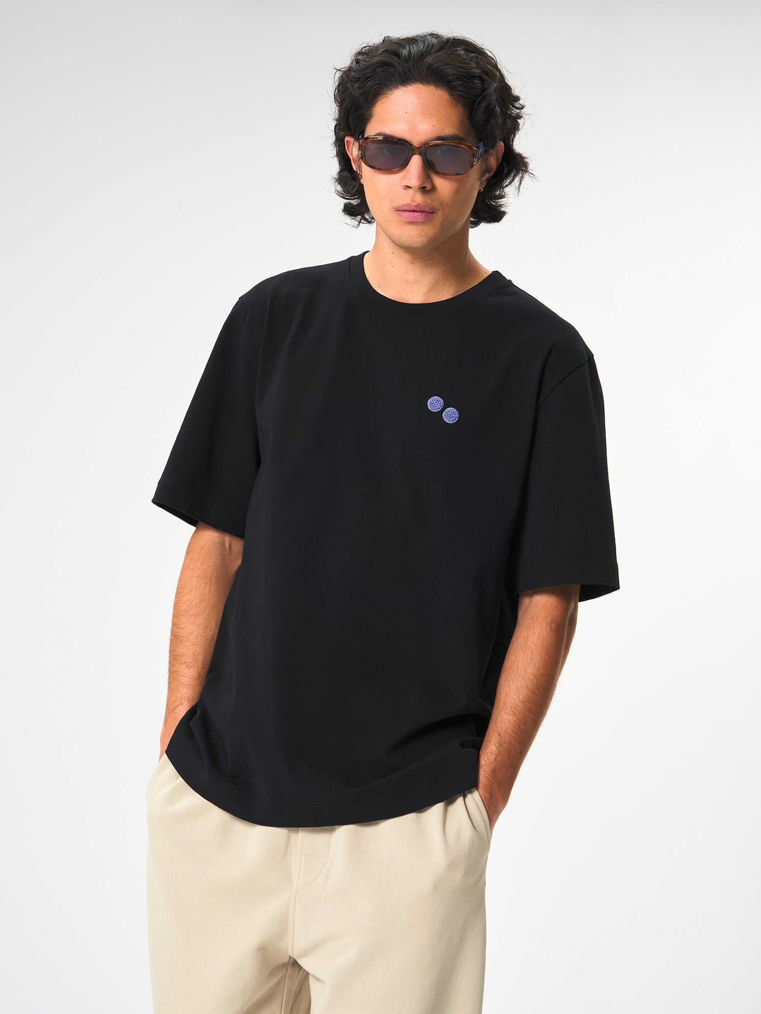 pinqponq-Tshirt-Cotton-Graphic-Men-Black-Frottee-Pool-model-front