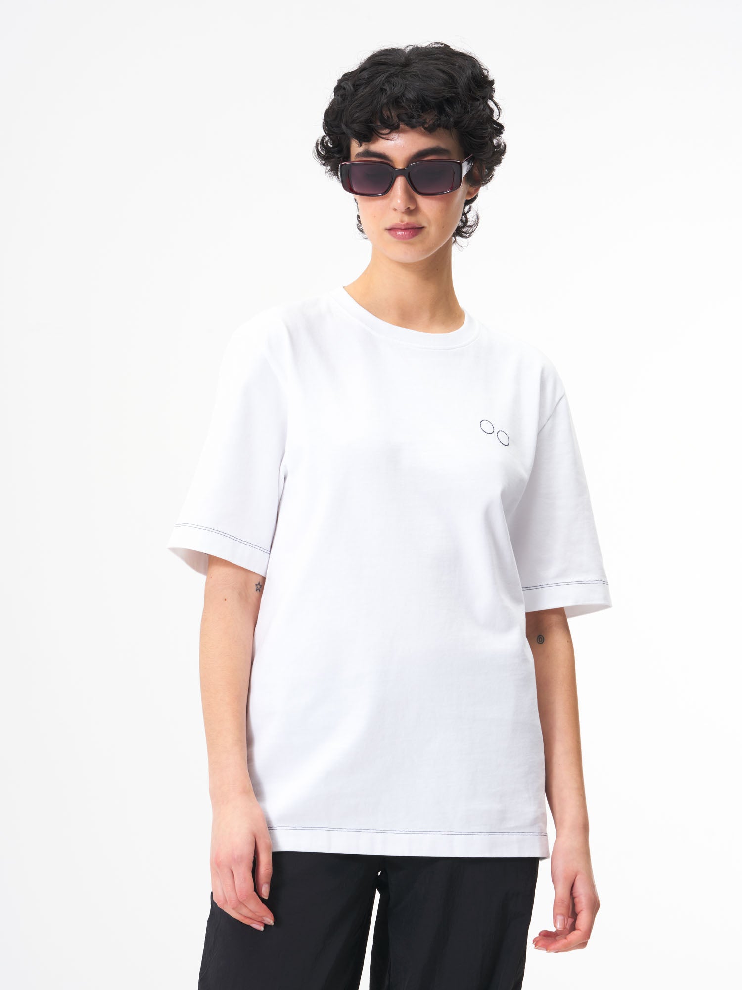 pinqponq-T-Shirt-Crafted-White-model-female-front