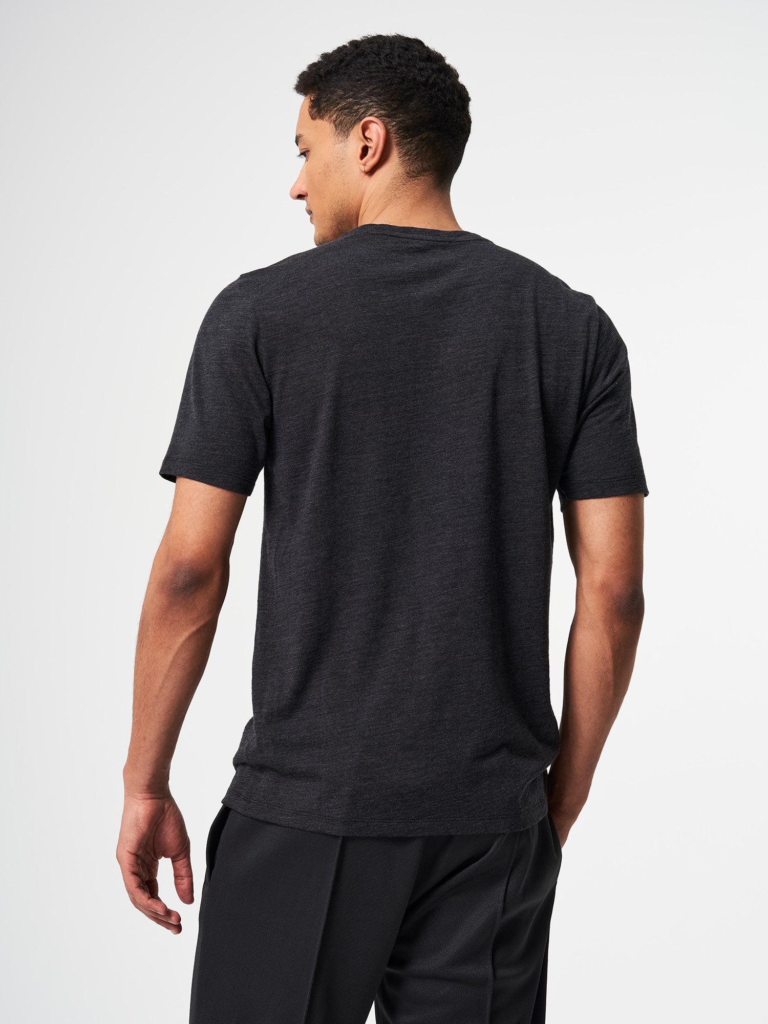 pinqponq-T-Shirt-Merino-Men-Iconic-Dark-Grey-Melange-model-back