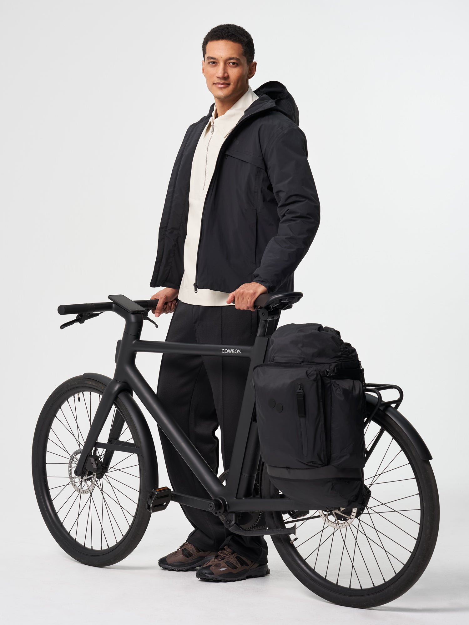 pinqponq-Komut-MB-Pure-Black-model-front