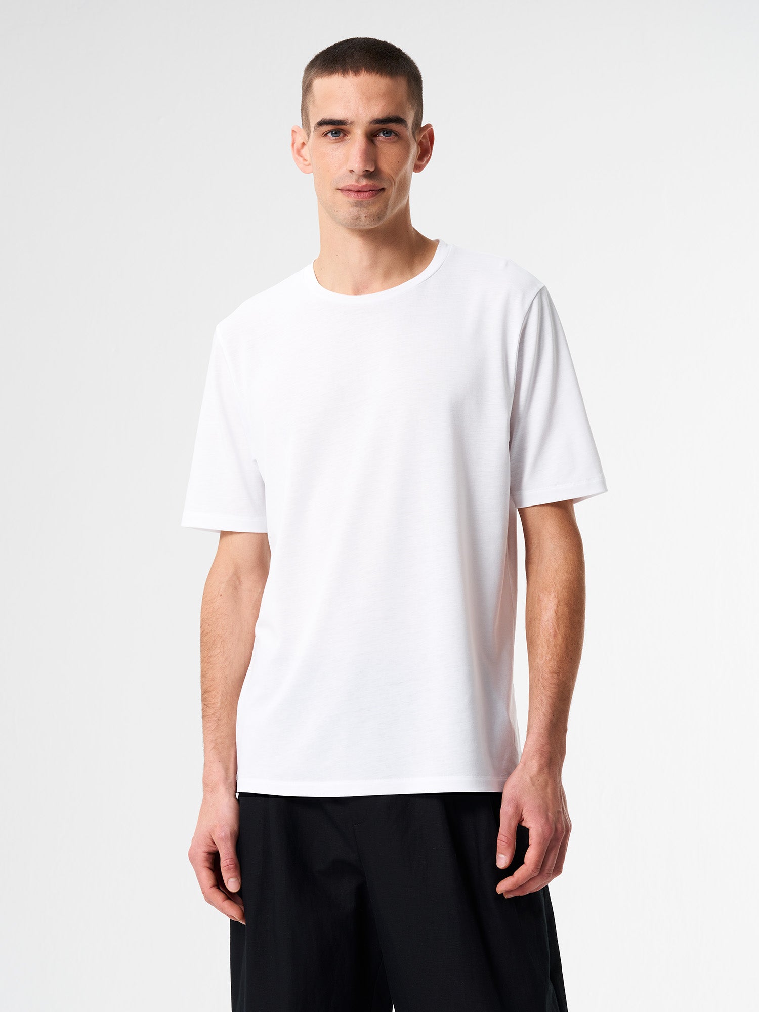 pinqponq-Tshirt-Tencel-Cotton-Men-Iconic-Wooden-White-model-front