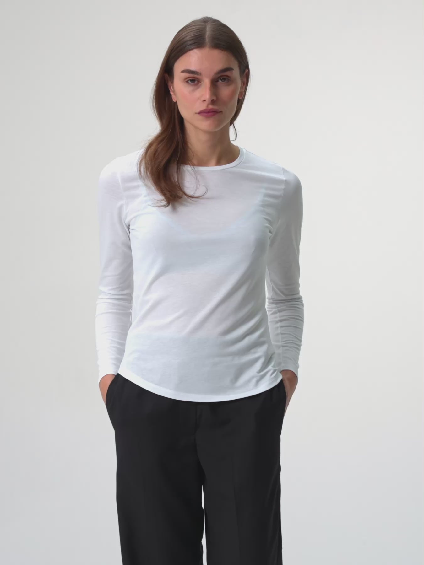 pinqponq-Longsleeve-Tencel-Cotton-Women-Inspire-Wooden-White-model-video